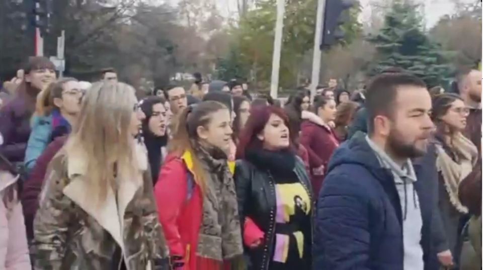 Video: Albanian Students Continues Protests Against Socialist Government