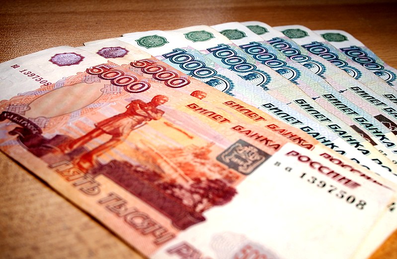 Russia Moves To Decriminalize 'Unavoidable Bribes'