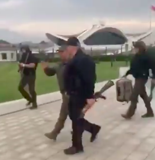 More Massive Demonstrations In Minsk...Lukashenko Arrives With A Rifle